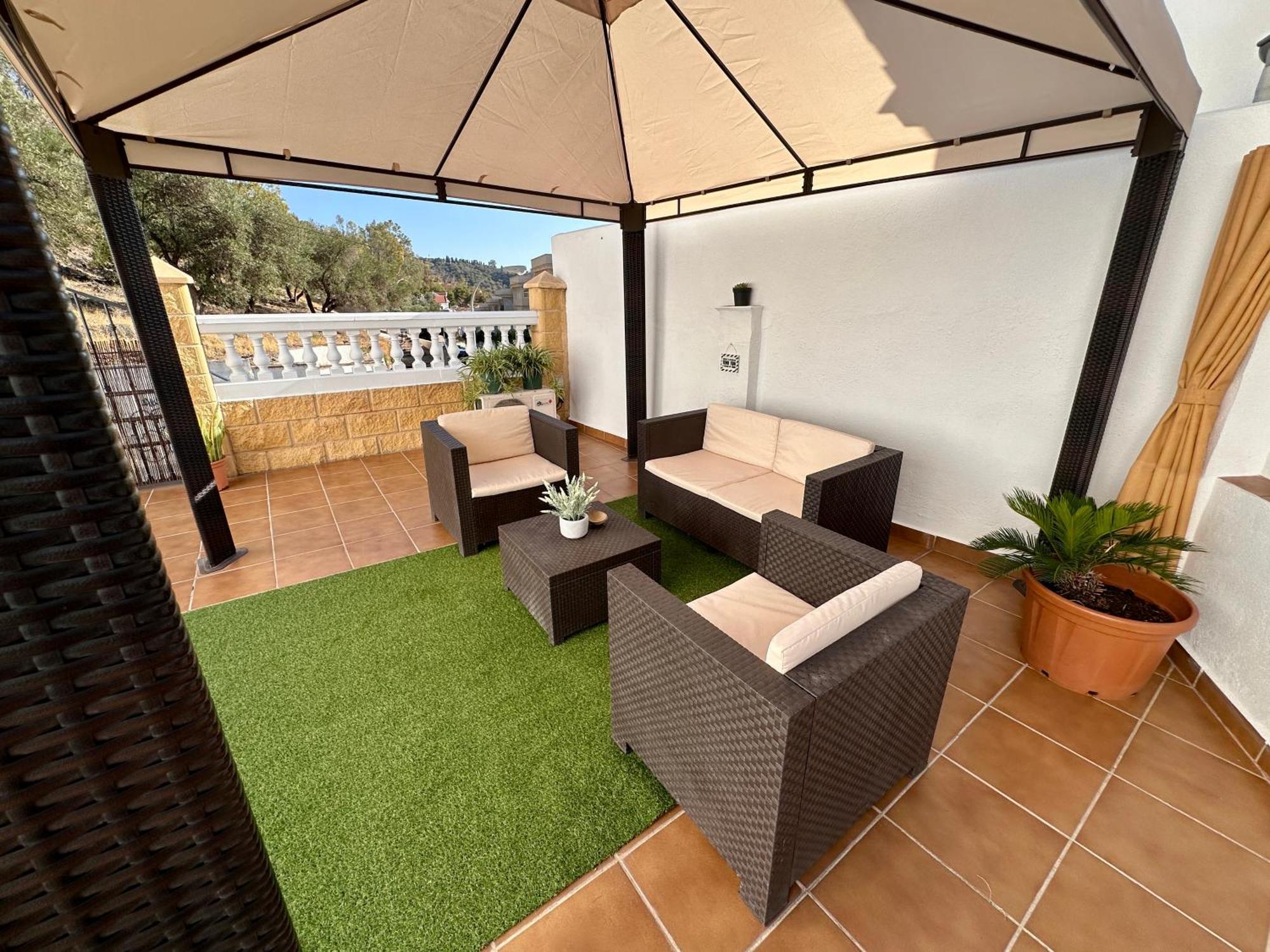 The House In Toquero Solarium Views To The Alcazaba Hébergement de vacances